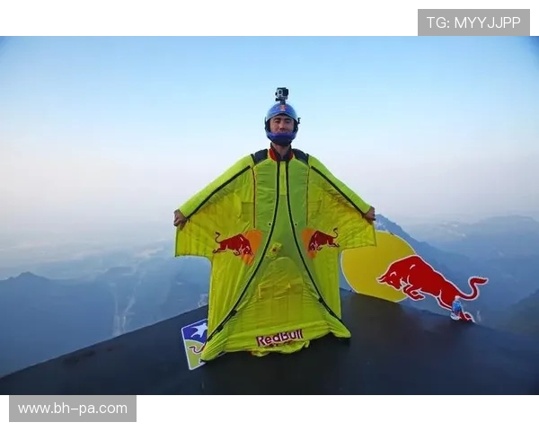 《驾驶消防车飞行冒险挑战，化身空中英雄体验极限飞行》